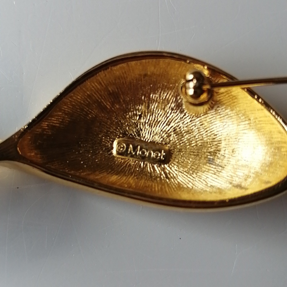 Vintage Monet Minimalist Abstract Goldtone Unisex Brooch Pin - Picture 5 of 7
